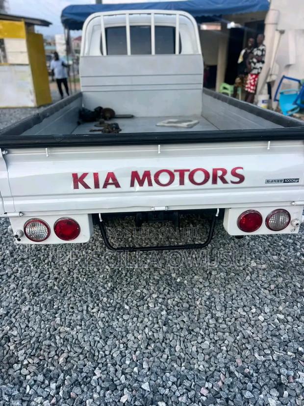 Kia Bongo 2012 White photo 3