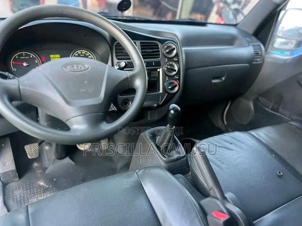 Kia Bongo 2012 White photo 4