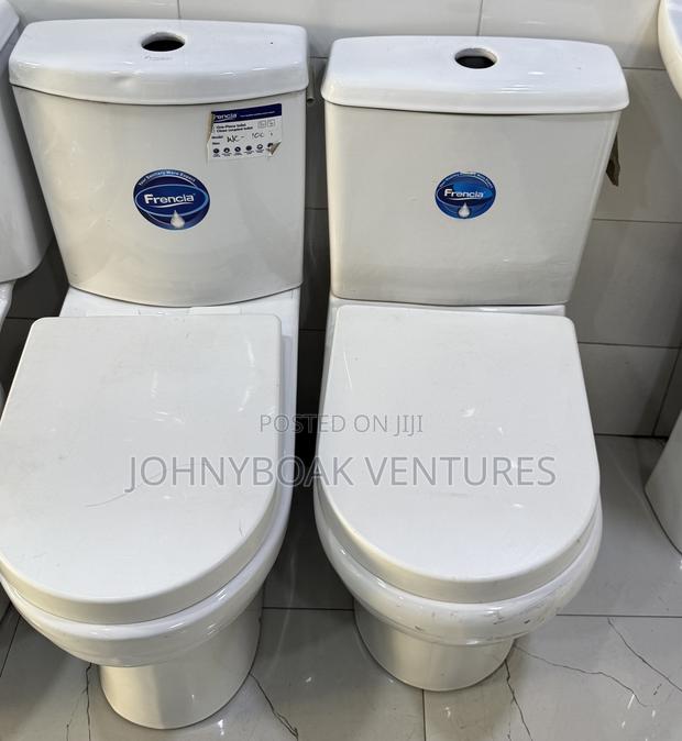 Francia Water Closet