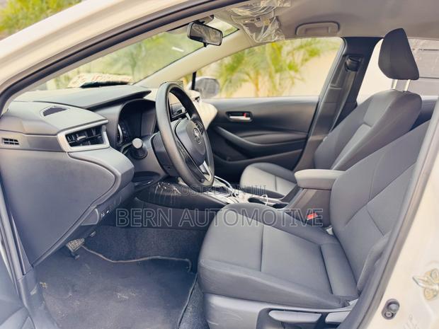 Toyota Corolla Hybrid LE 2025 White