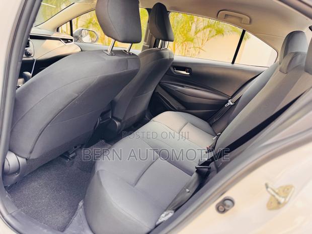 Toyota Corolla Hybrid LE 2025 White