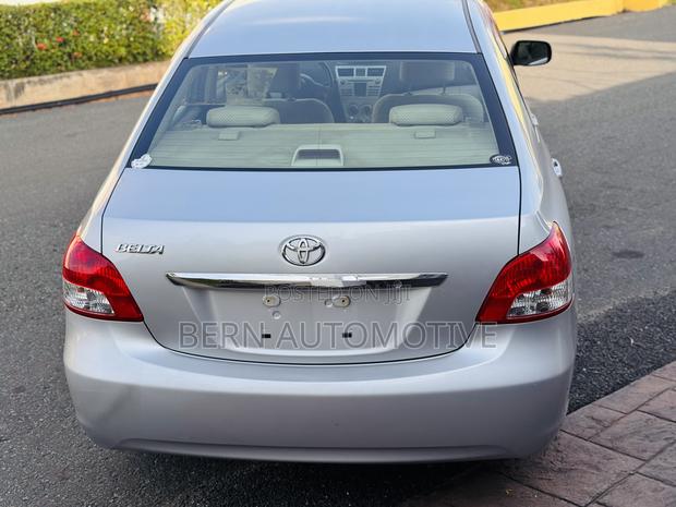 Toyota Belta 2009 Silver