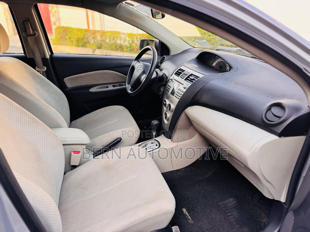 Toyota Belta 2009 Silver