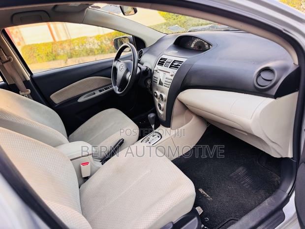 Toyota Belta 2009 Silver