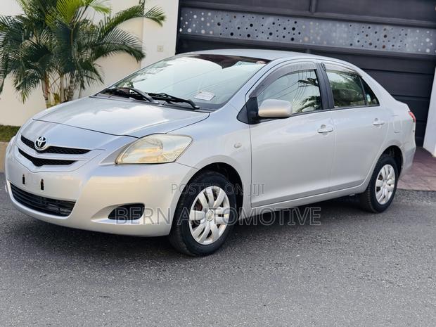 Toyota Belta 2009 Silver