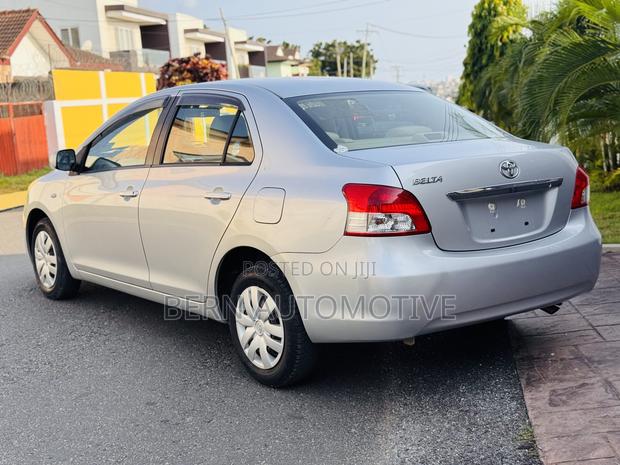 Toyota Belta 2009 Silver