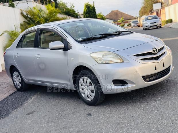Toyota Belta 2009 Silver