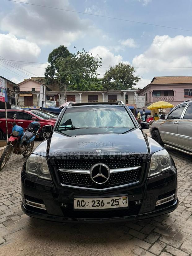 Mercedes-Benz GLK-Class 350 4MATIC 2011 Black photo 2