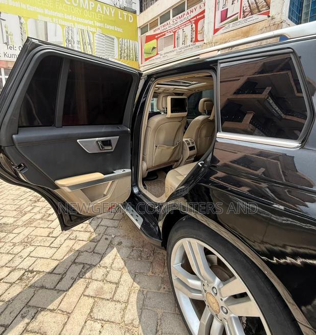 Mercedes-Benz GLK-Class 350 4MATIC 2011 Black photo 5