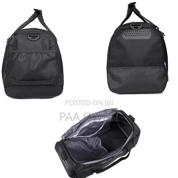 Foldable Gym Bag With Large Storage Capacity · Photo 4