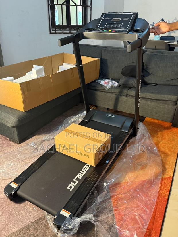 Fitness M7 Treadmill · Photo 4