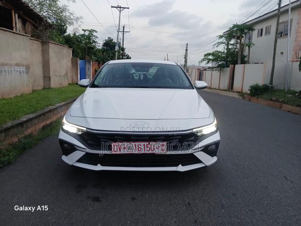Hyundai Elantra SE IVT 2025 White