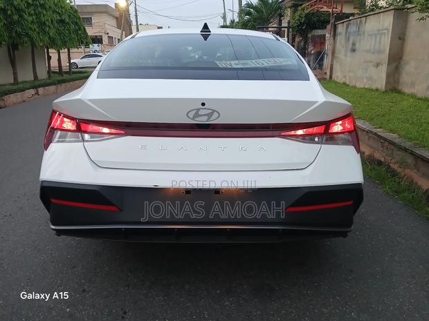 Hyundai Elantra SE IVT 2025 White