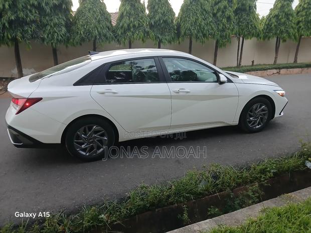 Hyundai Elantra SE IVT 2025 White