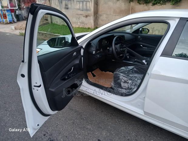 Hyundai Elantra SE IVT 2025 White