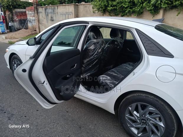 Hyundai Elantra SE IVT 2025 White