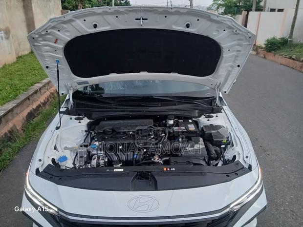 Hyundai Elantra SE IVT 2025 White