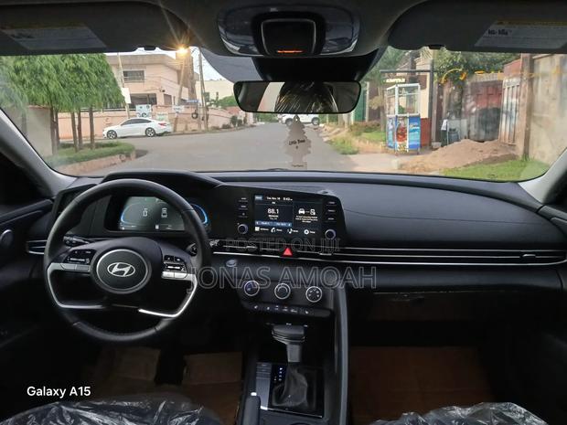 Hyundai Elantra SE IVT 2025 White