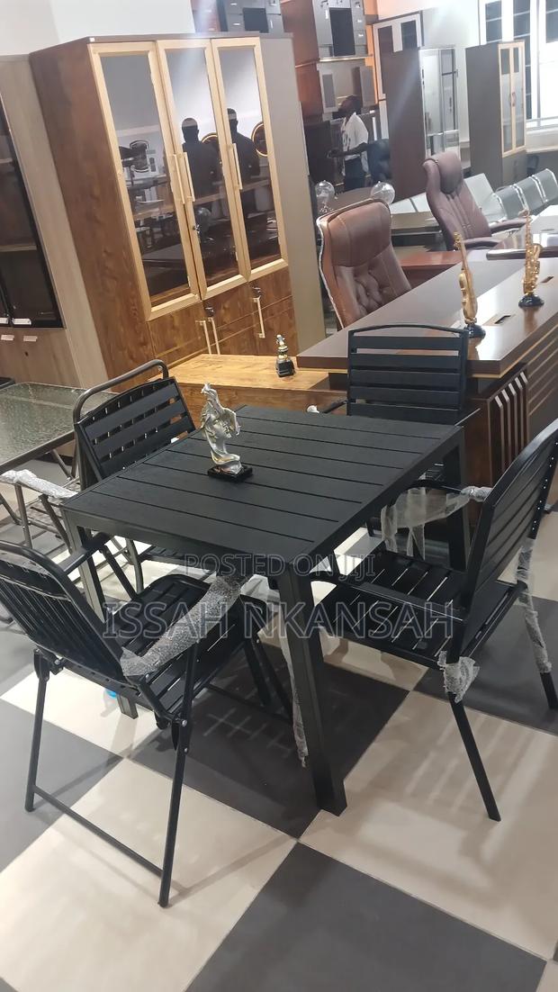 Foldable Table and Chairs · Photo 4