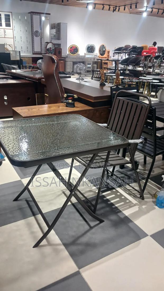Glass Table and Chair · Photo 4