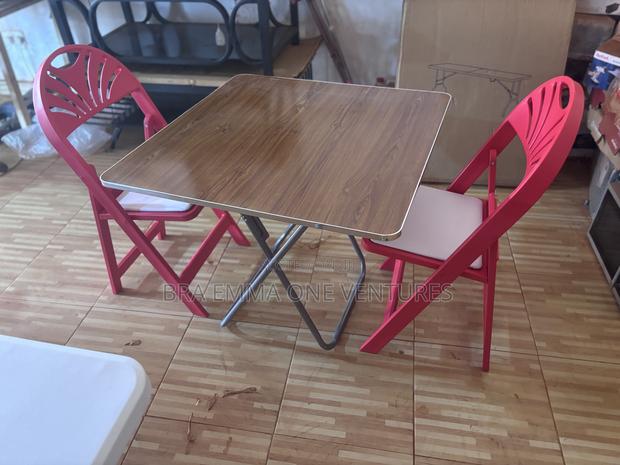 80x80cm Foldable Table And 2 Folding Chairs · Photo 4