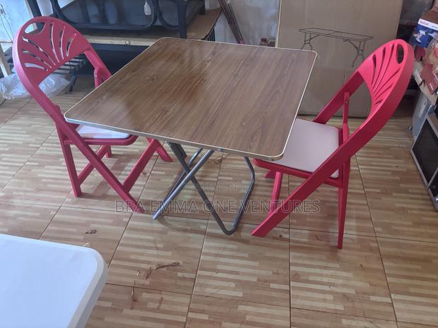 80x80cm Foldable Table And 2 Folding Chairs · Photo 3