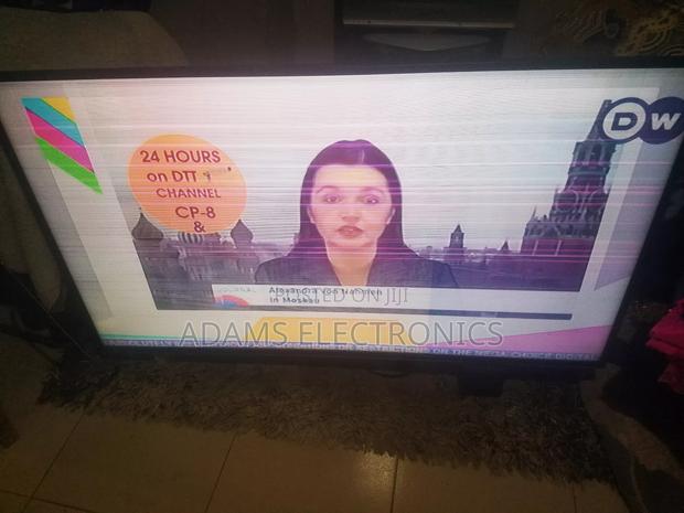 60 Inches Smart Hitachi With Blur Screen for Sale photo 2