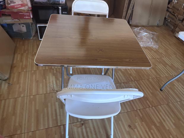 Wooden Foldable Table With 2 Folding Chairs · Photo 4