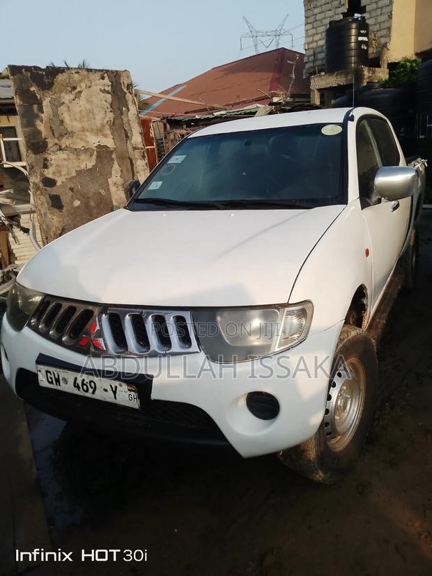 Mitsubishi L200 Club Cab 2.5 136hp 4WD 2007 White photo 2