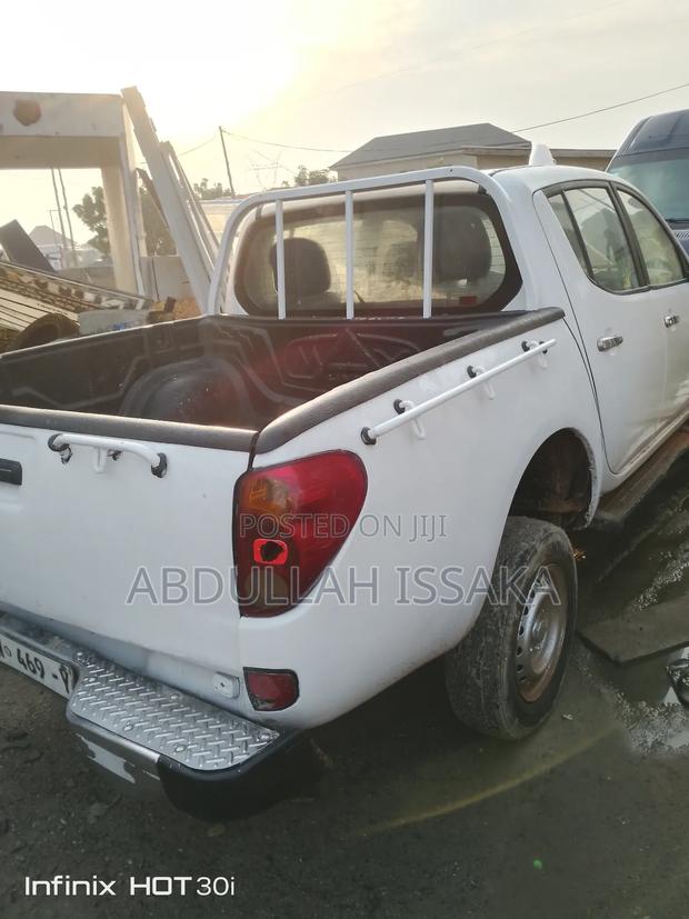 Mitsubishi L200 Club Cab 2.5 136hp 4WD 2007 White photo 4