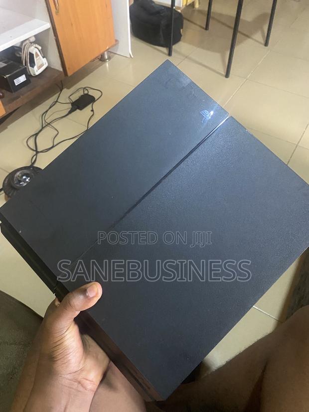 Ps4 Standard 1tb With 5 Games photo 4