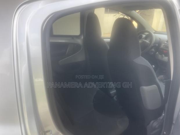 Toyota Aygo 1.0 5-Door 2012 Gray