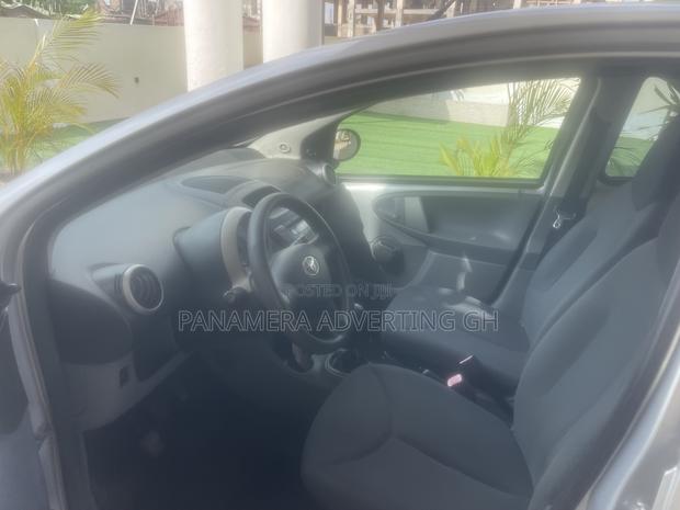 Toyota Aygo 1.0 5-Door 2012 Gray