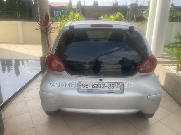 Toyota Aygo 1.0 5-Door 2012 Gray