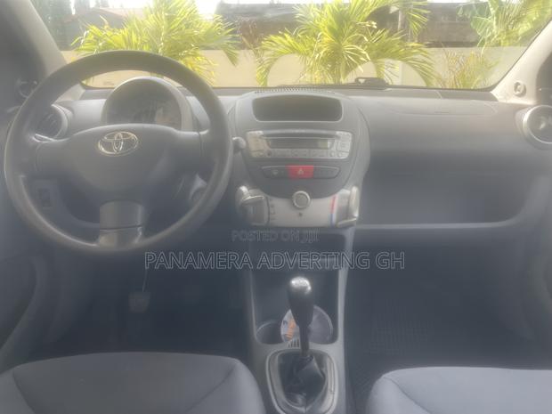 Toyota Aygo 1.0 5-Door 2012 Gray