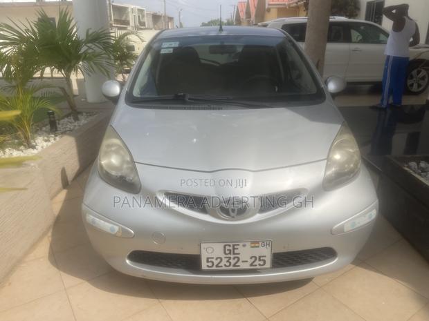 Toyota Aygo 1.0 5-Door 2012 Gray