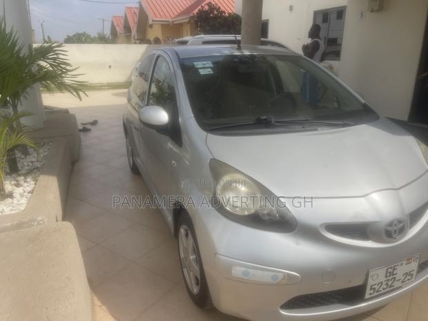 Toyota Aygo 1.0 5-Door 2012 Gray