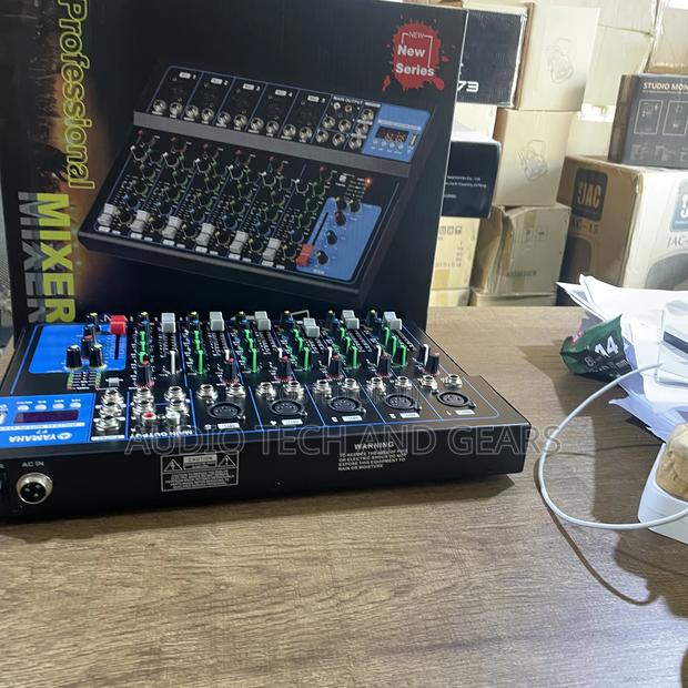 Yamaha F7 7-Channel Mixer photo 3