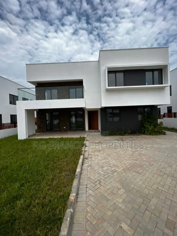 4bdrm House in Kg. Franco, Airport Residential Area for rent · Photo 1