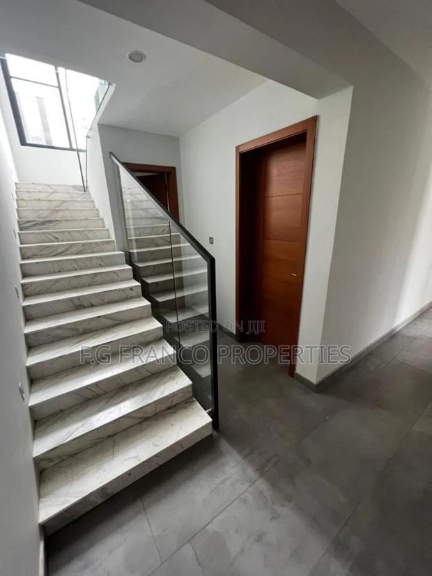 4bdrm House in Kg. Franco, Airport Residential Area for rent · Photo 2