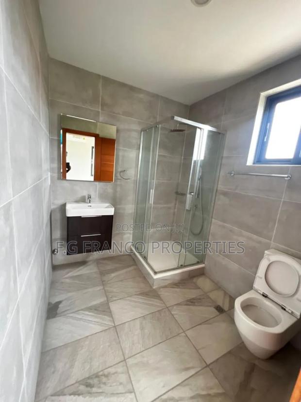 4bdrm House in Kg. Franco, Airport Residential Area for rent · Photo 4