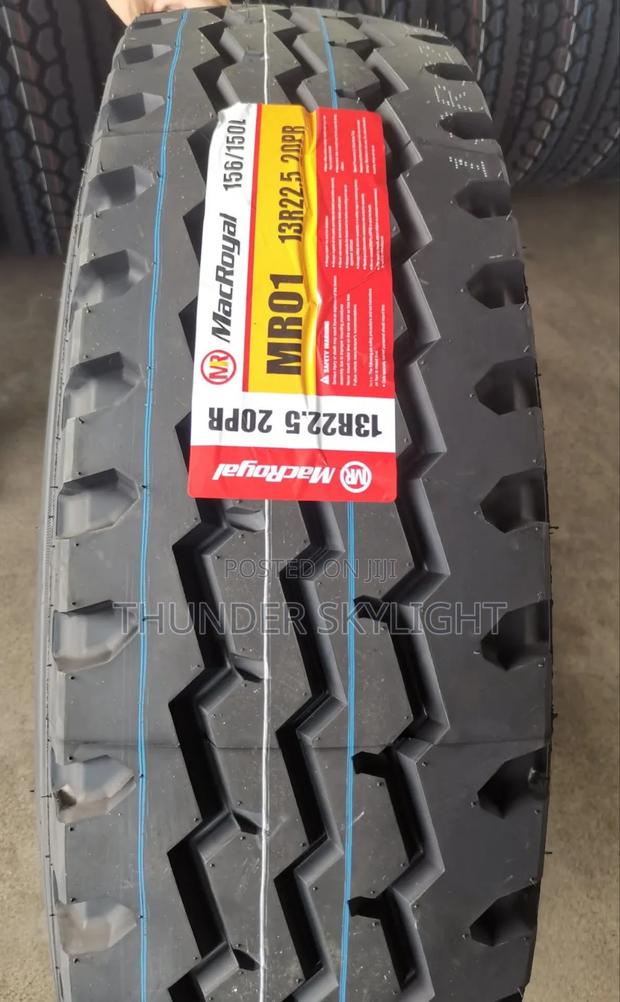 13r22.5 Tire Macroyal Heavy Duty Tyre