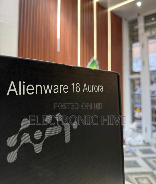 New Laptop Dell Alienware 16 Aurora 16GB Intel Core 7 SSD 1T