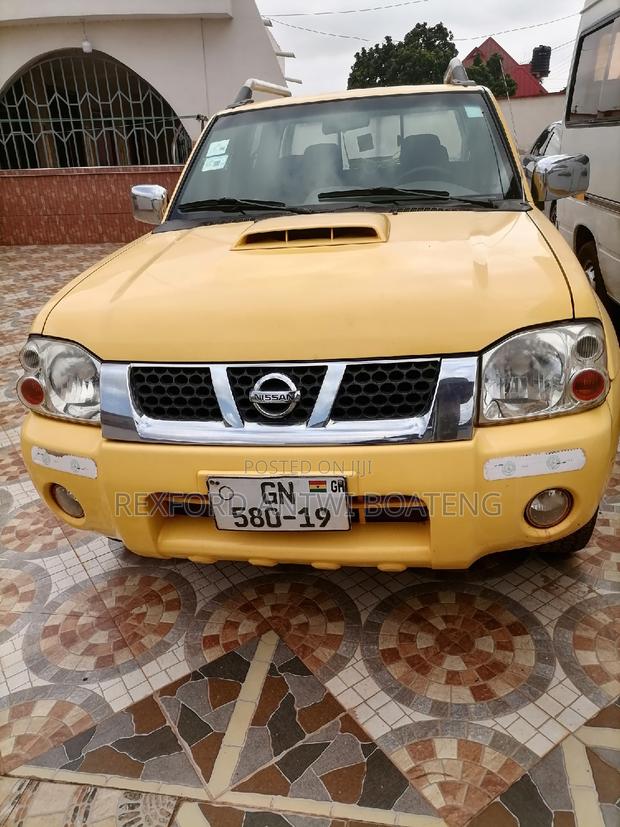 Nissan Hardbody 2019 Yellow