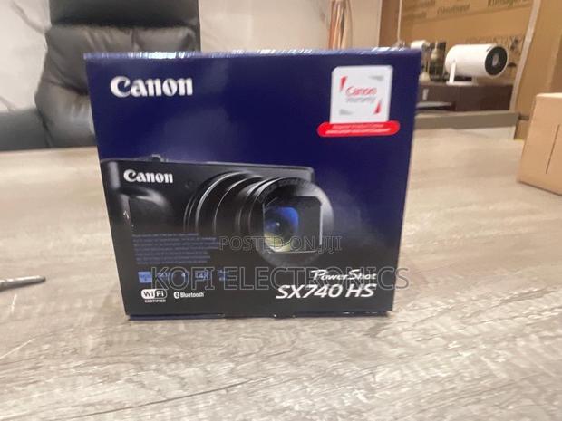 Powershot Sx740 Hs Echoes of Film in a Compact Body · Photo 2