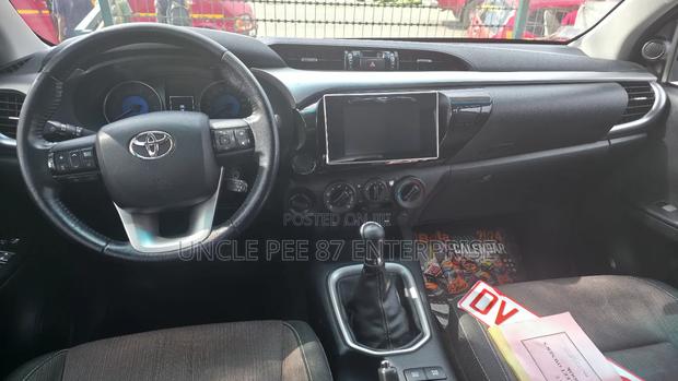 Toyota Hilux Revo Double Cab Deisel 2.8 AWD 2019 Gray photo 3