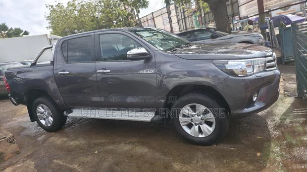 Toyota Hilux Revo Double Cab Deisel 2.8 AWD 2019 Gray photo 4