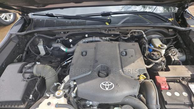 Toyota Hilux Revo Double Cab Deisel 2.8 AWD 2019 Gray photo 5