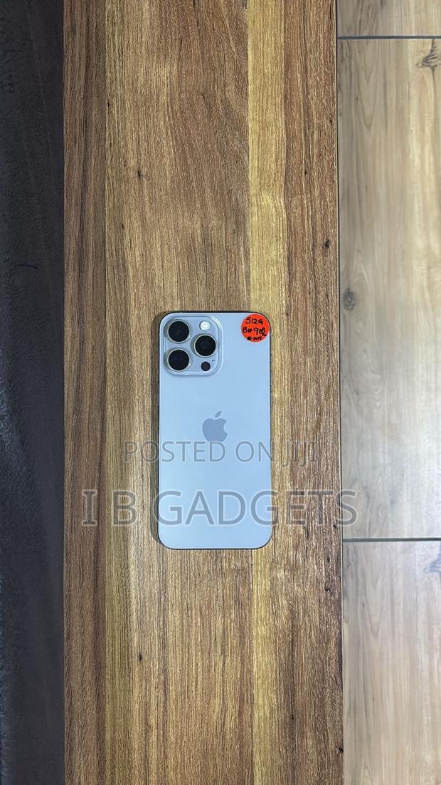 Apple iPhone 15 Pro Max 512 GB Silver · Photo 3