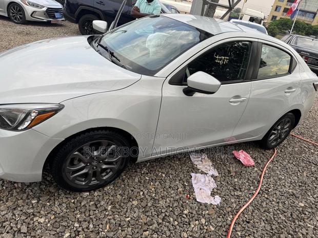 Toyota Yaris iA 1.5 FWD 2019 White photo 4